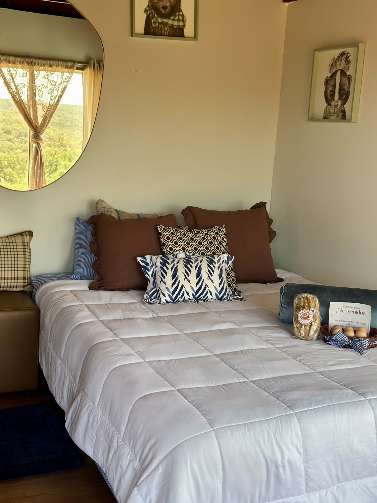 Recámara de la Cabaña La Berry con cama queen